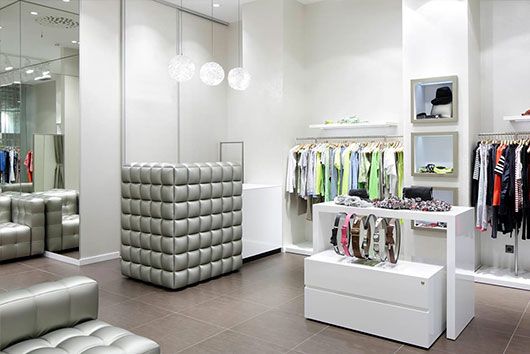 Освещение кассовой зоны в магазине одежды Освещение кассовой зоны в магазине одежды